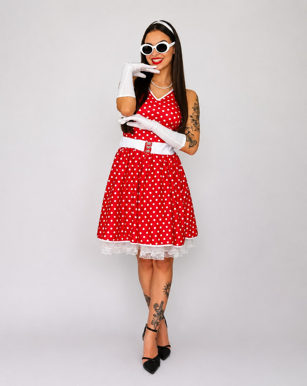Fantasia Retrô Poá Feminina – Charme clássico e muito estilo para sua produção! ✨🕶️
